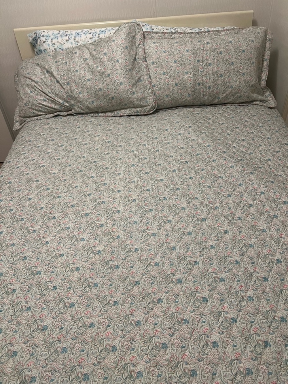 Pastel Multicolored Patchwork 3 pc Quilted Reversible Queen Bedspread w shams - Picture 2 of 5